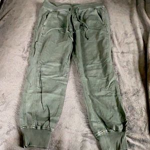 Gap Women joggers